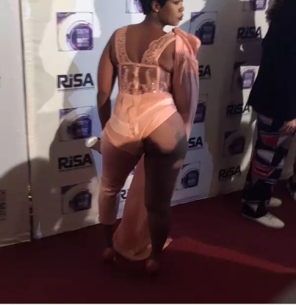 OMG! See What This Lady Wore And What She Did On The Red Carpet Of An Event. Photos